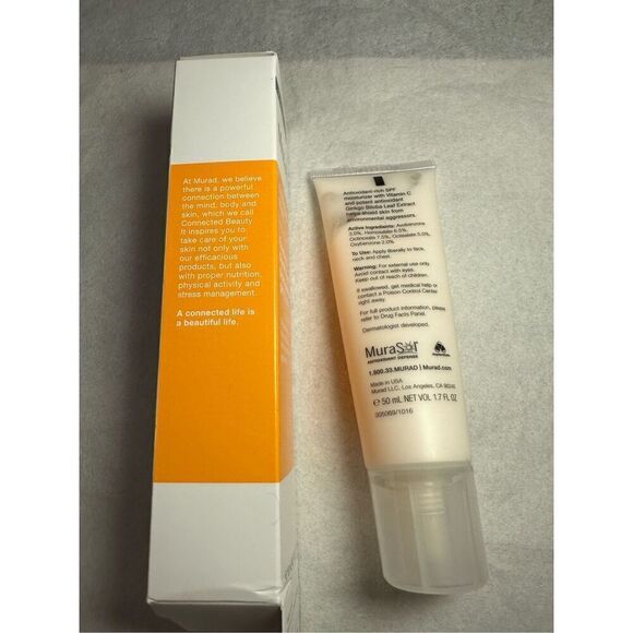 Murad Essential-C Day Moisture Broad Spectrum SPF 30 / PA+++. 1.7oz - Picture 2 of 4